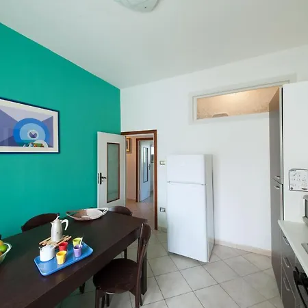 2 Bedroom Awesome In Apartamento *