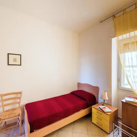 2 Bedroom Awesome In Apartment